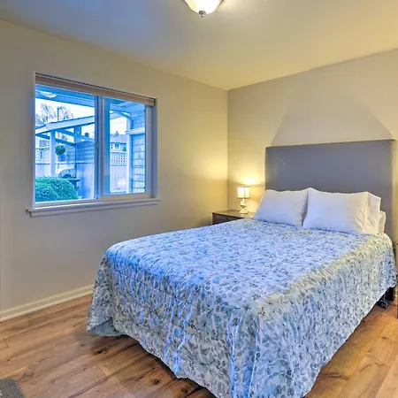 Anacortes Condo - Walk To Town, Marina, And Bay!